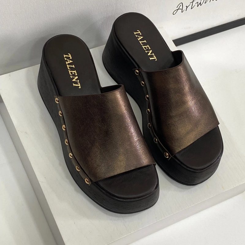 MULES CLOUTÉES EN CUIR — photo 2