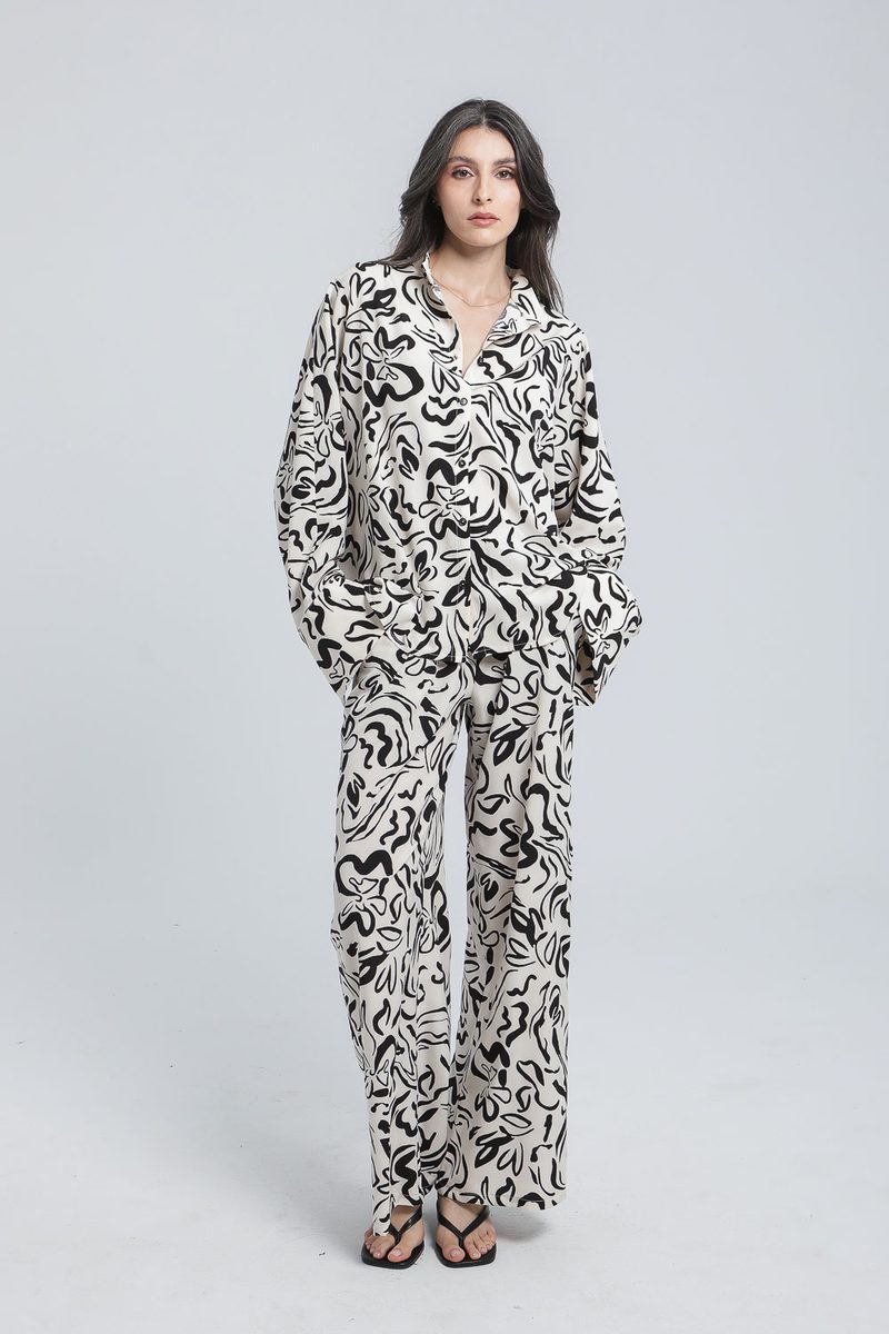 Ensemble chemise et pantalon fluide à motif abstrait noir et blanc — photo 4