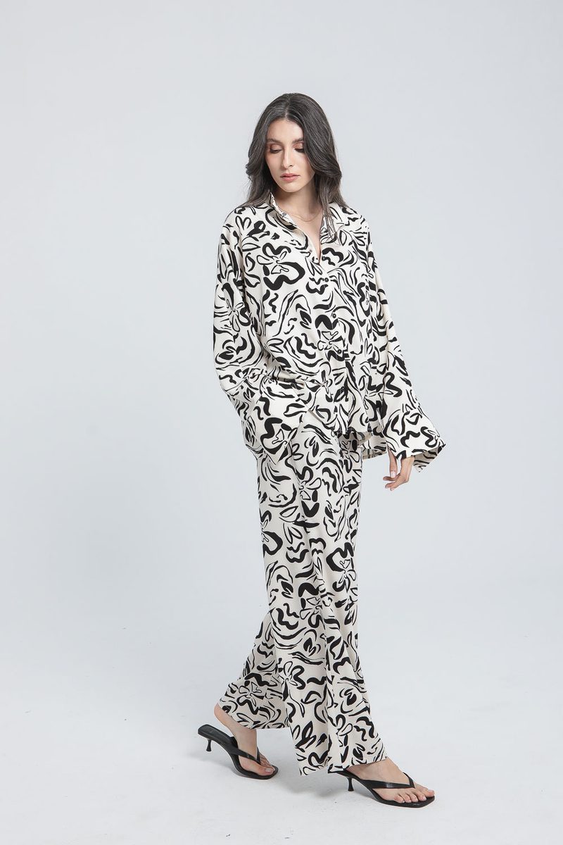 Ensemble chemise et pantalon fluide à motif abstrait noir et blanc — photo 5