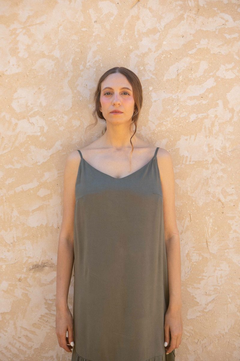 Robe bretelles trapeze viscose col V — photo 3