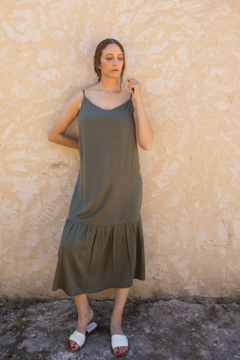 Robe bretelles trapeze viscose col V — photo 2