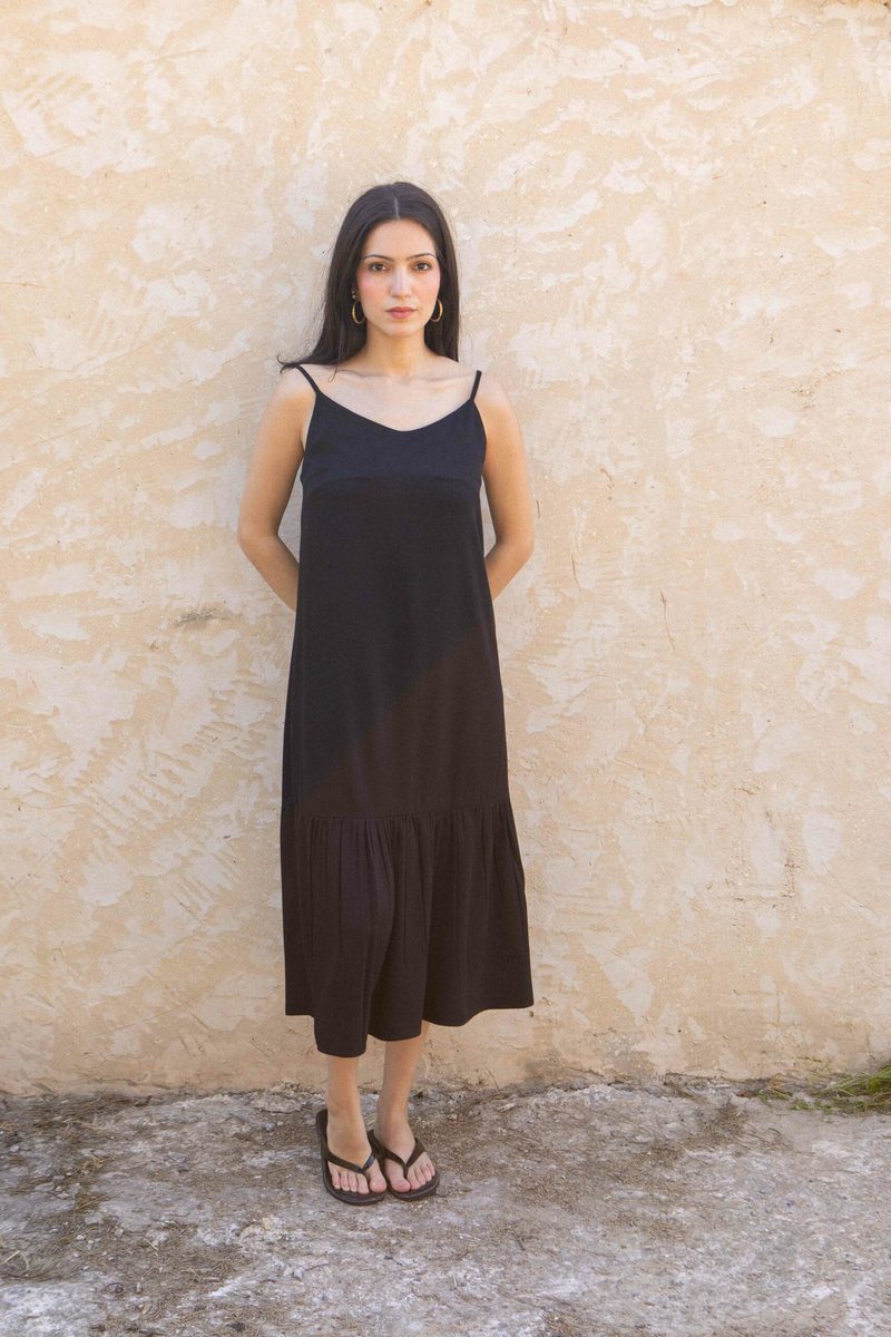 Robe bretelles trapeze viscose col V — photo 4