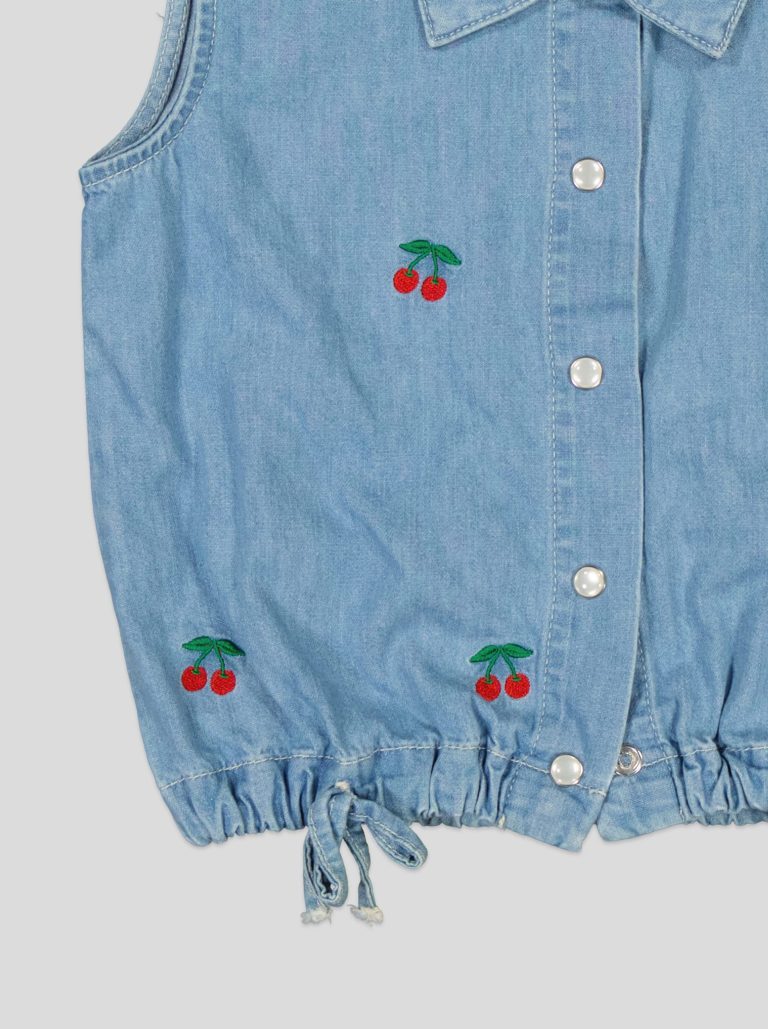 Chemise sans manches en jean brodée cerises — photo 4